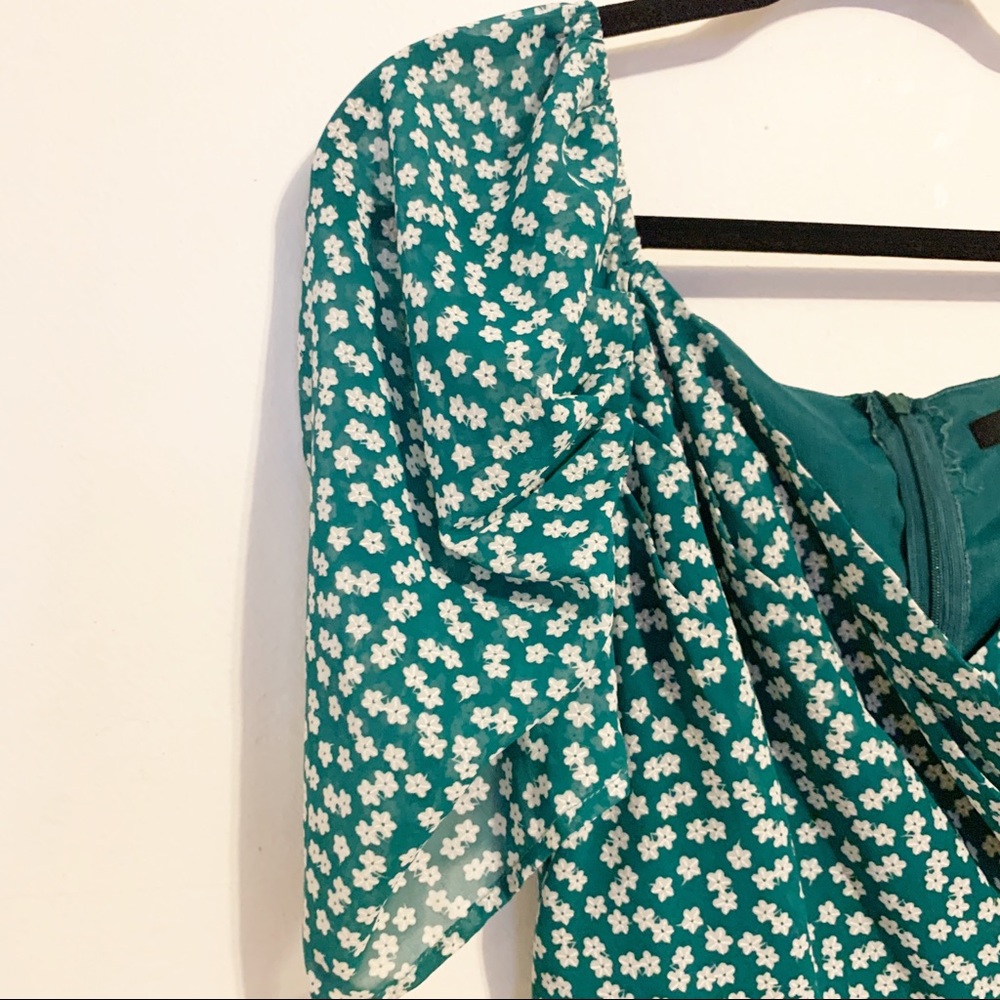 GREEN FLORAL ROMPER SIZE SMALL - Picture 2 of 6